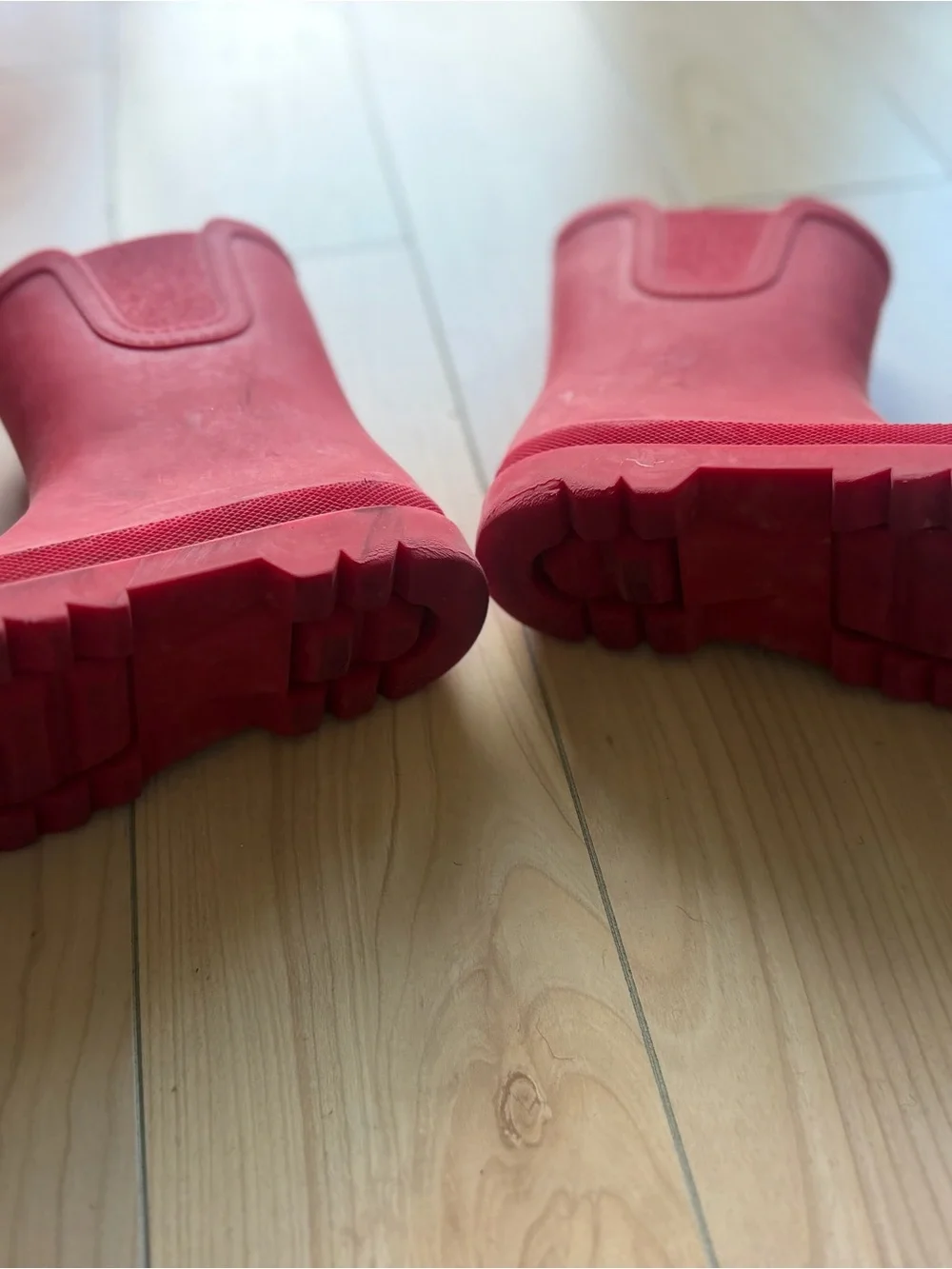 Zara bright red